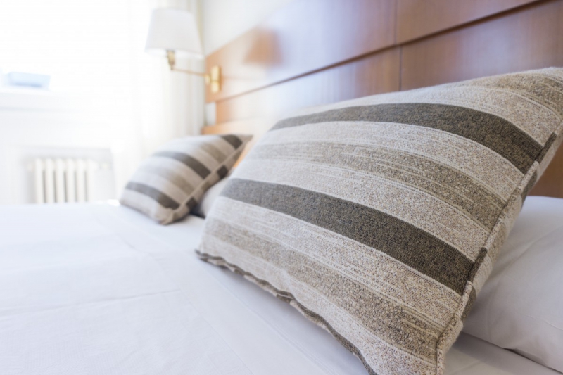 hotel-ST TROPEZ-min_pillow_bed_bedroom_hotel_space-115188